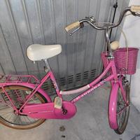 Bicicletta vintage da bambina.