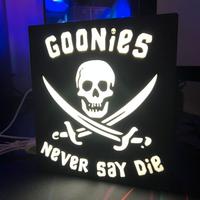 Lampada LED Goonies Never Say Die – Lightbox