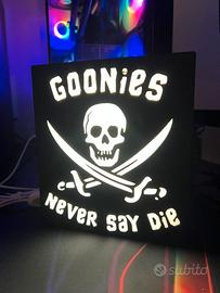 Lampada LED Goonies Never Say Die – Lightbox