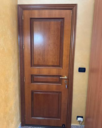 8 Porte in legno stile classico. 6 cieche 2 vetro