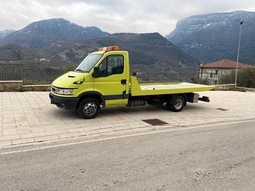 Carroattrezzi iveco daily 35c15 scarrabile comear