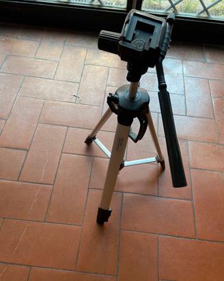 Cavalletto tre piedi per foto professionali