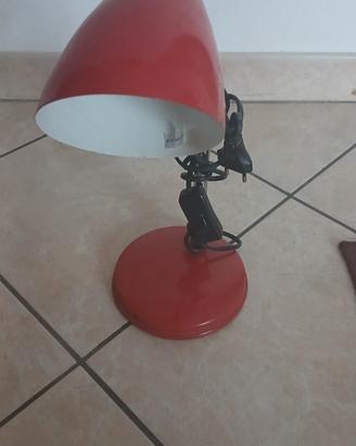 lampada da tavolo rossa
