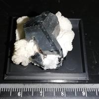 Minerale: Elbaite Blue cap Tantalite Albite