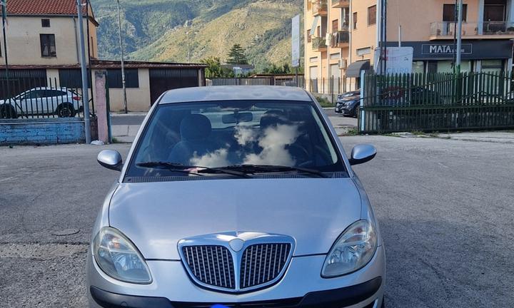Lancia Y 1.2 benzina km 140.000 originali