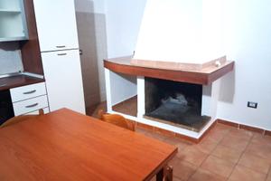 Assemini bilocale arreato con camino