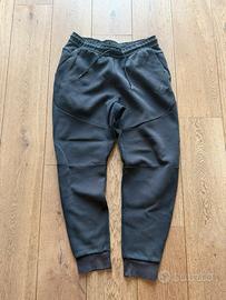 Pantaloni Nike Tech