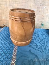Salvadanaio  in legno di ulivo