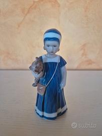 Statuina Royal Copenaghen Elsa con orsetto Cod 671
