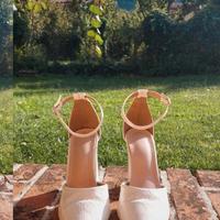 Scarpe bianche con tacco