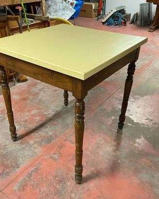Tavolo con gambe a cipolla 75 x 75