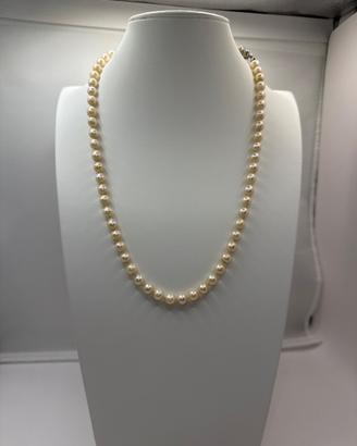 Collana di perle e chiusura in oro 18 kt.
