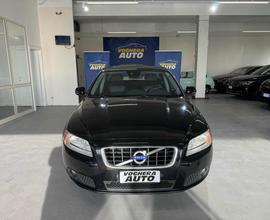 VOLVO V70 D3 R-design