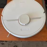 Robot aspira e lava pavimento