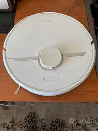 Robot aspira e lava pavimento