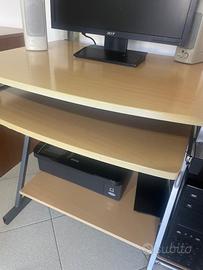 scrivania porta computer con struttura in metallo