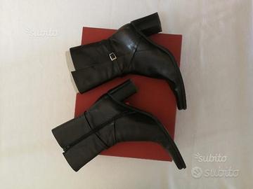 Stivaletti donna in vitello nero marca Joy tg 41