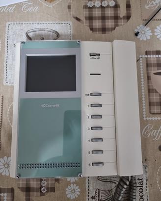 Videocitofono Comelit 5702 con staffa 5714