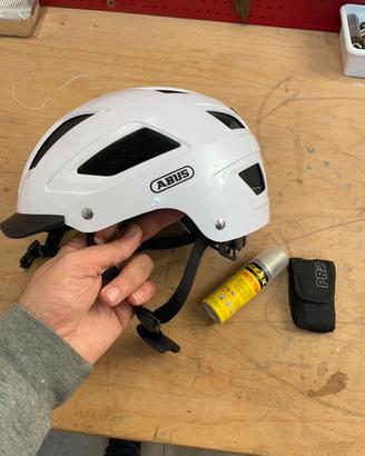 Casco bici + fast + set attrezzi