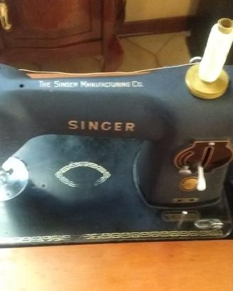 Macchina da cucire d'epoca SINGER