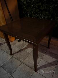 tavolo e sedie per arredamento cucina o sala