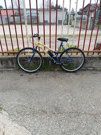 bici MTB  funzionante cambio 18,.  ruote raggio 26