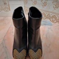 Stivaletto nero di pelle Silvian Heach con borchie