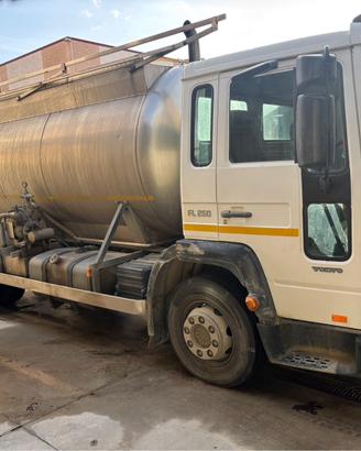 Volvo FL 250 cisterna trasporto latte/liquidi