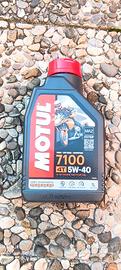 Olio motore Motul 5W40