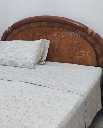 Camera da letto matrimoniale classica