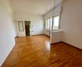 APPARTAMENTO CON TRE CAMERE E GARAGE PRONTO DA ...