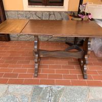 Tavolo di legno allungabile