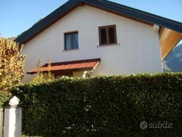 Immobile in asta di 208 m² con 5 locali e box auto