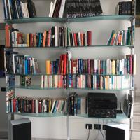 Libreria sospesa