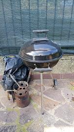 barbecue a carbonella con attrezzature 