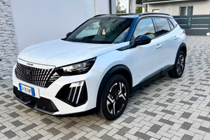 Peugeot 2008 GT Line 130 CV Automatica – 2024