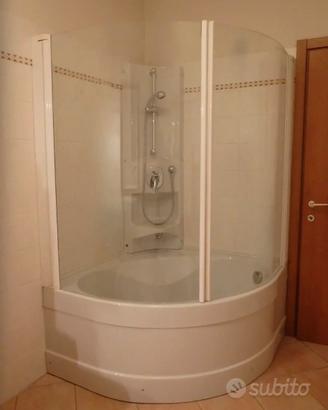 Vasca da bagno ad angolo