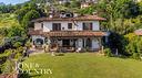 villa-di-750-m²-con-piu-di-5-locali-e-box-auto-dop