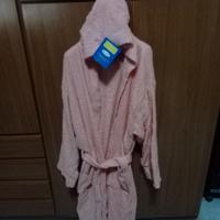 Accappatoio di spugna nuovo.