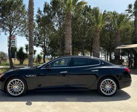 Maserati Quattroporte Q4 come vetrina