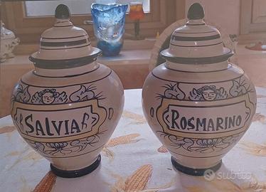 Vasi in ceramica da farmacia o erboristeria