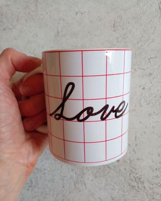 Tazza nuova con scritta Love