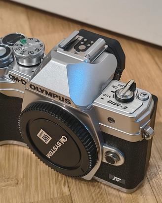 Olympus OM-D E-M10 Mark IV [CORPO]