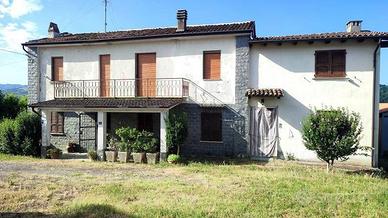 Casa indipendente di 250 m² con più di 5 locali a 