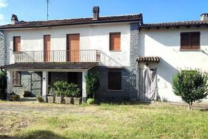 Casa indipendente di 250 m² con più di 5 locali a 