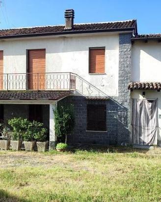 Casa indipendente di 250 m² con più di 5 locali a 