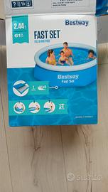 piscina gonfiabile con accessori 