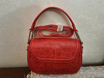 borsa rossa di Zara  effetto cocco