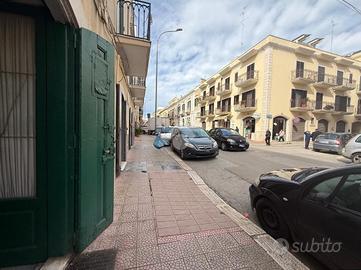 MONOLOCALE A BITONTO