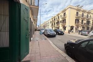 MONOLOCALE A BITONTO
